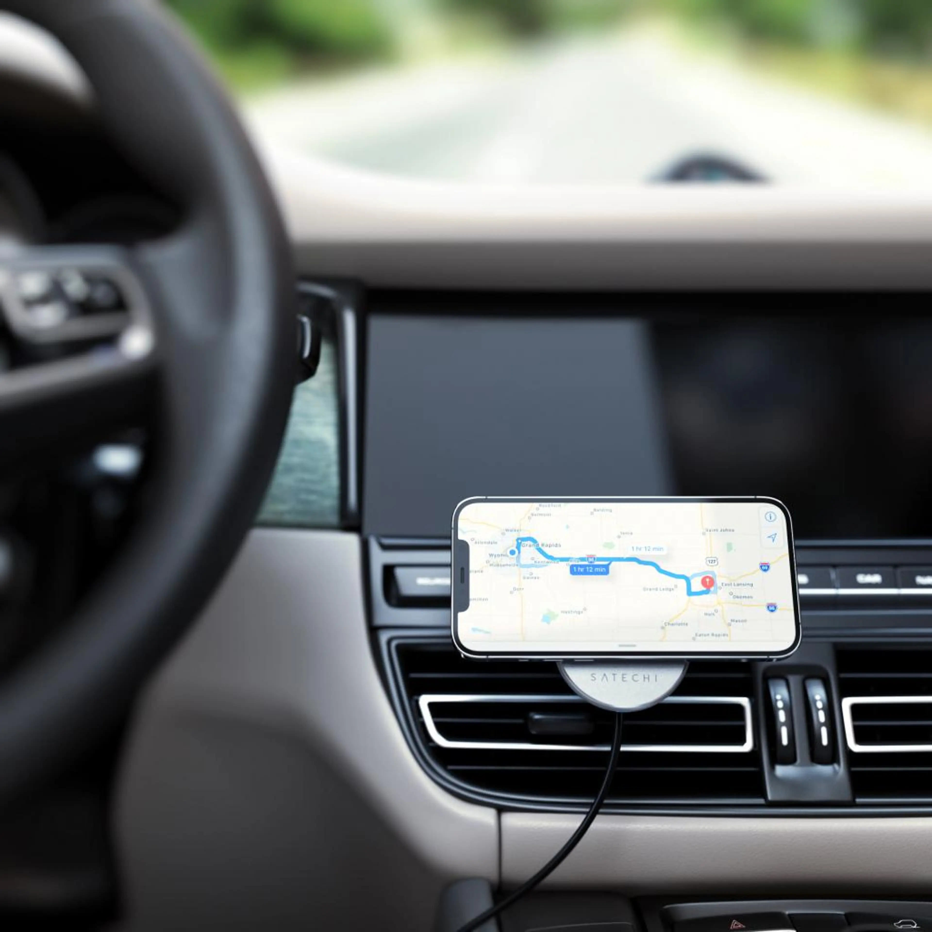 Satechi Magnetic Wireless Car Charger - Silver