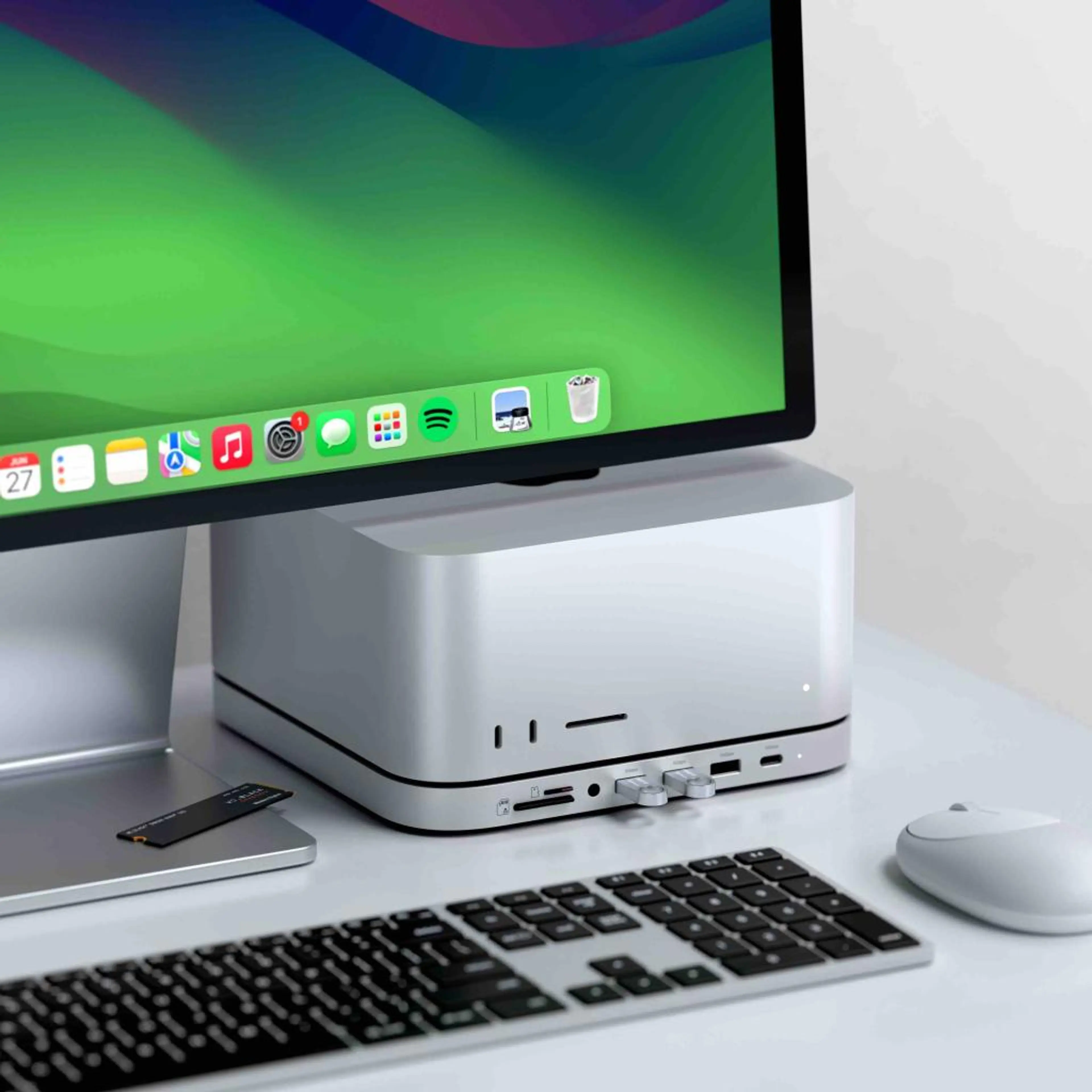 Satechi Stand & Hub For Mac Mini / Studio (1x USB-C 3.2; 1xUSB-A 3.2; 2x USB-A 3.0; 3.5mm Audio;1x Micro/SD; 1x NVMe/M.2 SATA SSD Enclosure Drive not included) - Silver