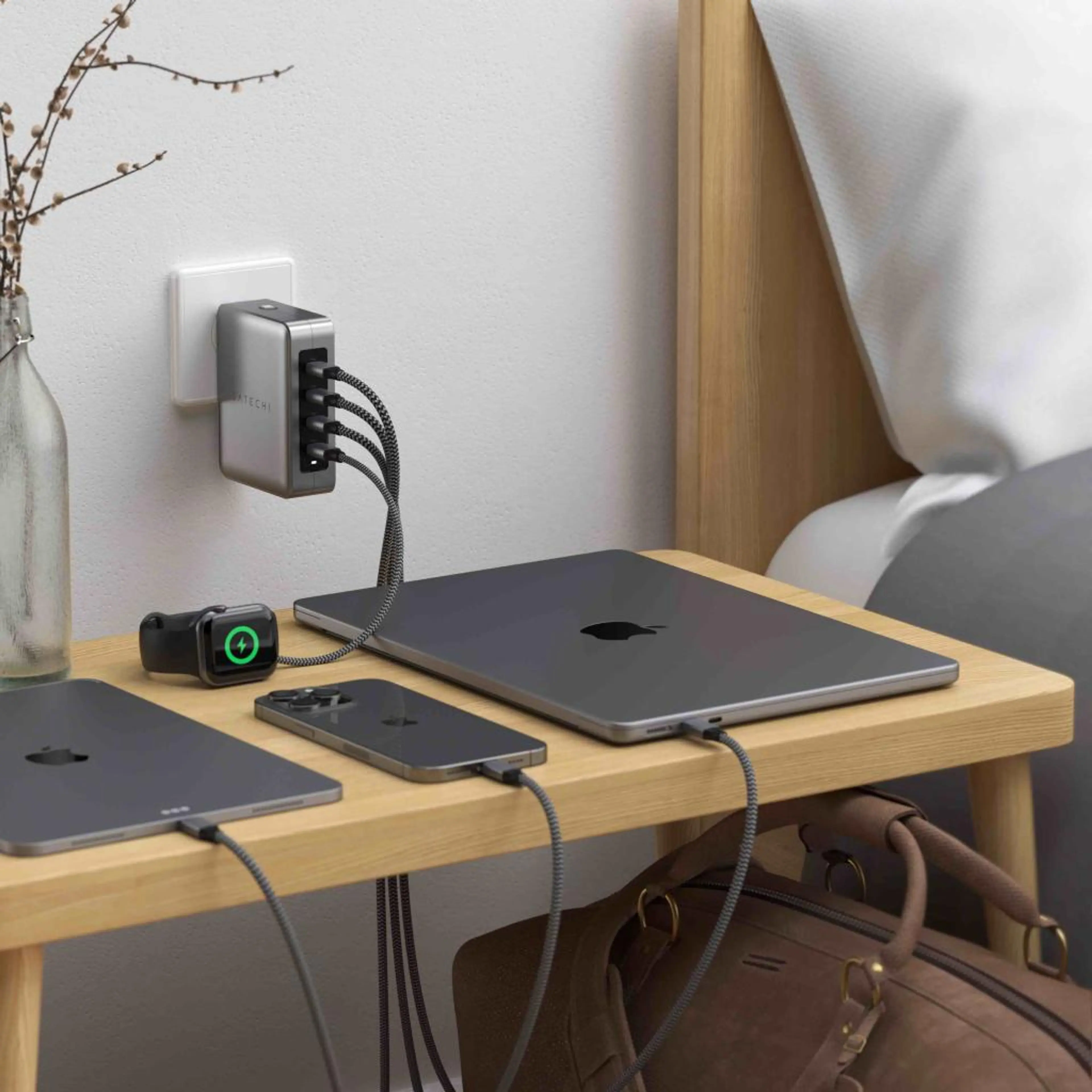Satechi Travel Chrager 145W USB-C 4-Port (4x USB-C PD; UK-EU-AU-US adapte & mesh bag inc.) - Space Grey